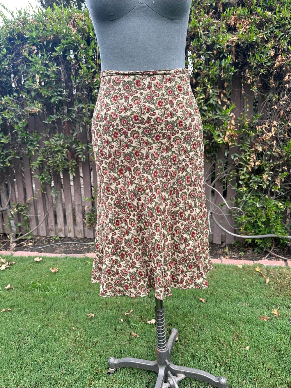 Sundance Floral Midi Skirt in Cream, Red and Green